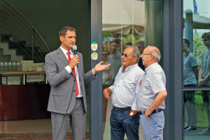 Alberto Conte con dos de los fundadores de Coges_ Santino Adriani y Galdino Munari