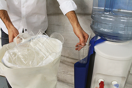 EcoTira promociona el reciclaje de vasos vending