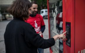 Urkotronik ha instalado en Eibar una máquina vending donde recoger los formularios de participación